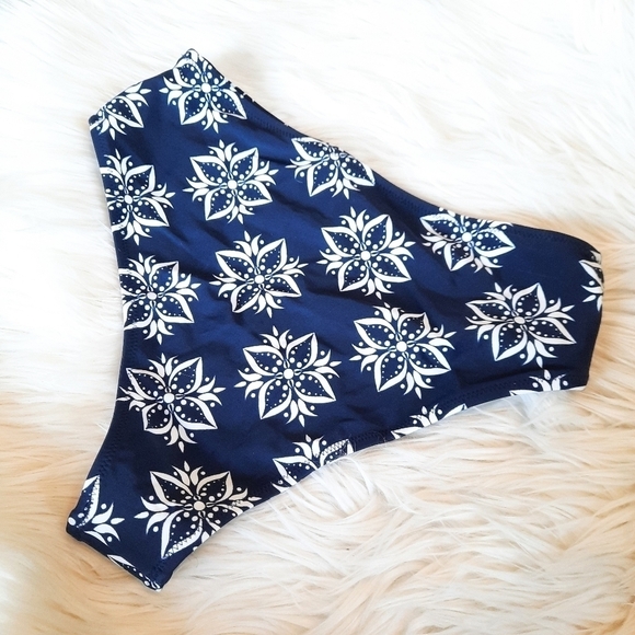 Cupshe Navy Boho Floral Bikini Bottom M NWT - Picture 4 of 6